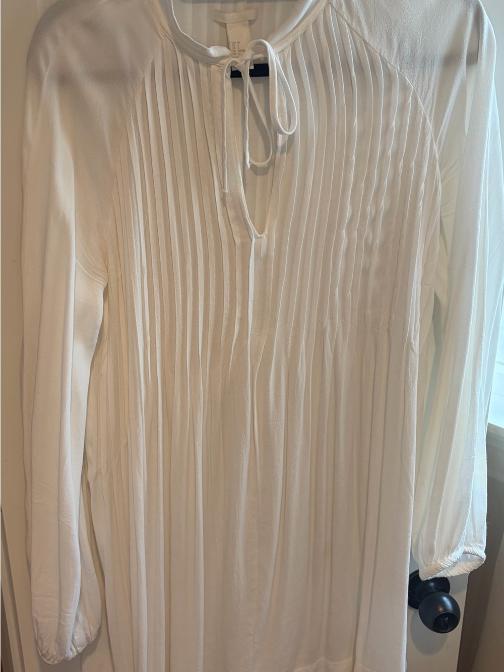 H&M White Pleated Keyhole Tunic Top